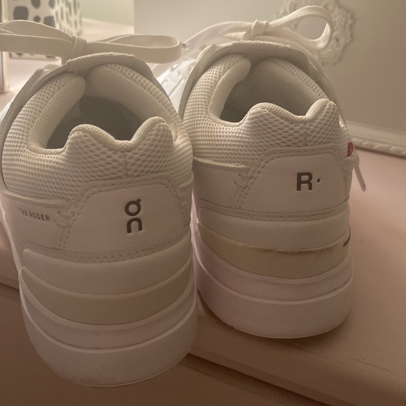 On Cloud sneakers - Picture 3 of 5